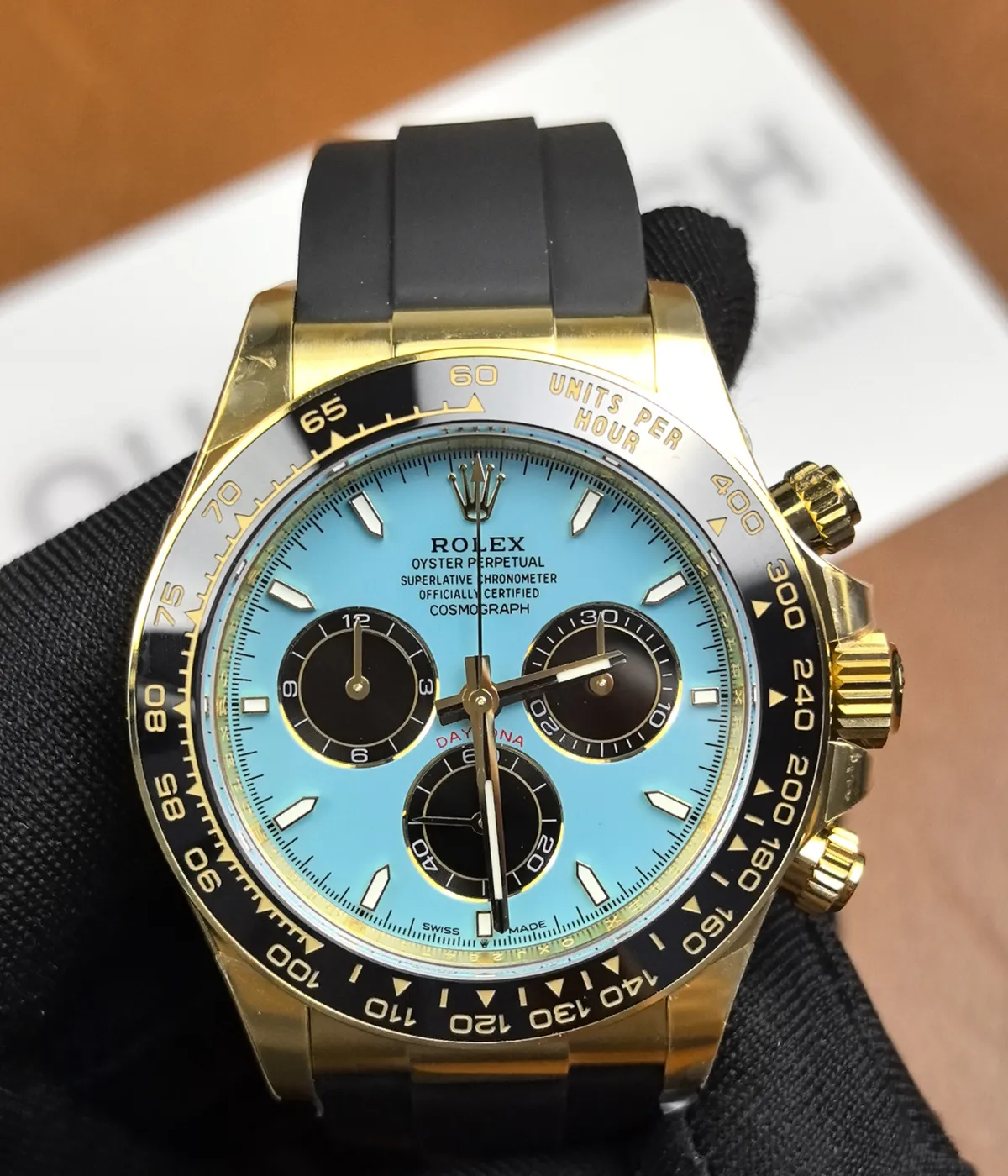 Close-up of the dial and bezel details on the Golden Rolex Daytona 126518LN-0014 with a blue and gold dial.