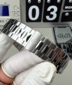 Bracelet and clasp view of Patek Philippe Nautilus 5711-1A-010 blue dial stainless steel replica watch.